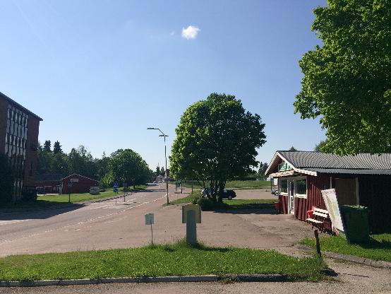 I gällande GENOMFARTSVÄG NORR OM detaljplan är strandskyddet upphävt, men då denna PLANOMRÅDET plan ersätts av en ny, återinträder strandskyddet.