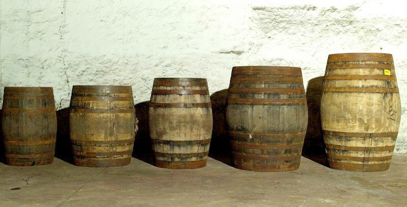 Martin visade en bild över olika fatstorlekar som de använder, Från vänster till höger Barrel, american Hogshead, vine Hogshead, Butt och Puncheon.
