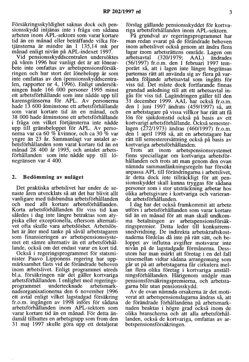 RP 202/1997 rd 3 Försäkringsskyldighet saknas dock och pensionsskydd intjänas inte i fråga om sådana arbeten inom APL-sektom som varar kortare tid än en månad eller beträffande vilka förtjänsterna är