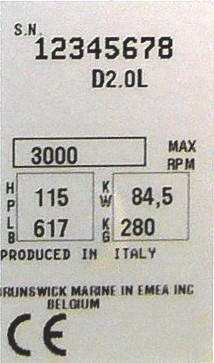 Serienummerdekl Serienummerdeklen finns på motorn och nger motorns serienummer, kterspegelns serienummer, drevets serienummer och tnklocksfärgkodern för motorvätskor.