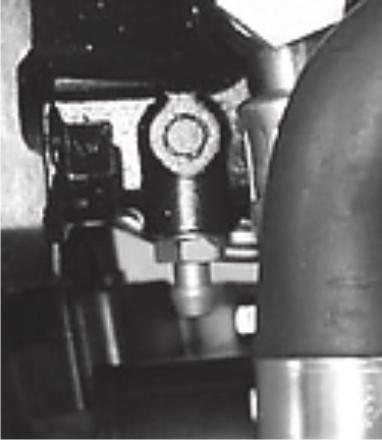 Avsnitt 5 - Underhåll Tuens ref.nr. Beskrivning Används på R/N 80 SAE 30W-motorolj Tätningsring för det vttenvskiljnde ränslefiltret Otin Loclly 8. Rikt in filtret i fästet.