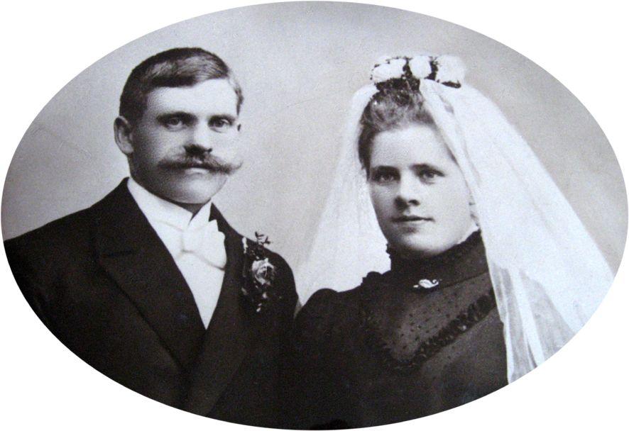 Bröllopskort på Frans Oskar och Amalia I april 1903 bodde Amalia, Frans Oskar och lille Frans på Drottninggatan 40 i Karlstad.