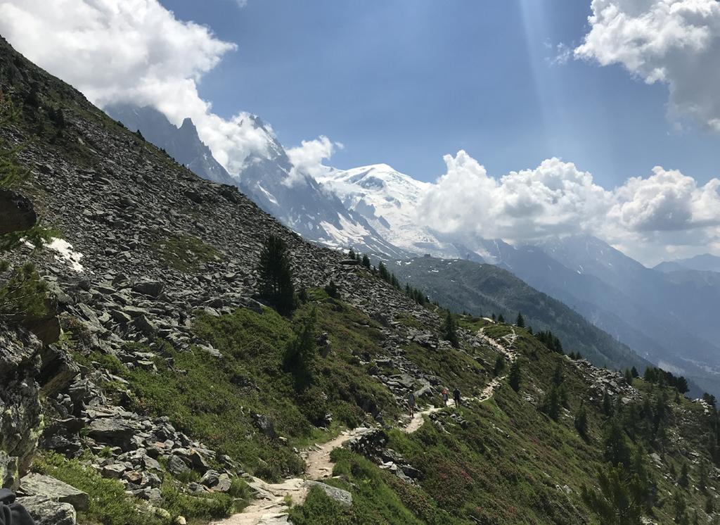 HUR VI GÖR PLATS Terminal Neige Refuge de Montenvers ligger på en klippkant i Mont Blanc-massivet, på 1913 meters höjd ovanför Chamonix i Frankrike.