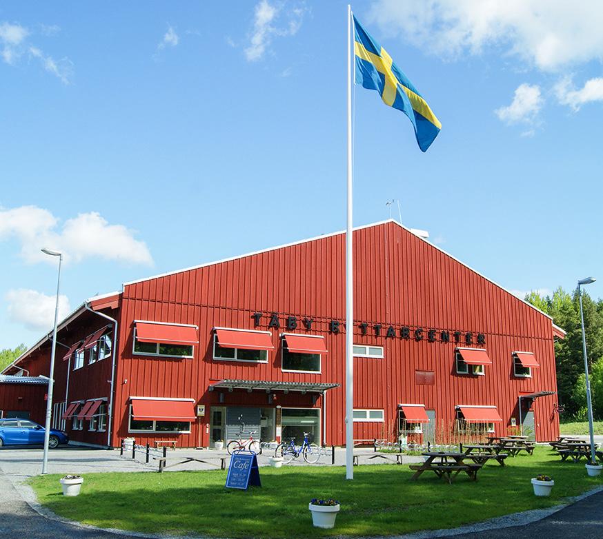 Om Täby Ryttarcenter Vår toppmoderna anläggning är byggd av Täby kommun och invigdes i september 2010. Anläggningen består av ett stall, ridhus, hagar och ridbanor, samt övriga lokaler.