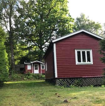 One bedroom with a double bed and a double sofabed in the livingroom. Small kitchen with no dishwasher.