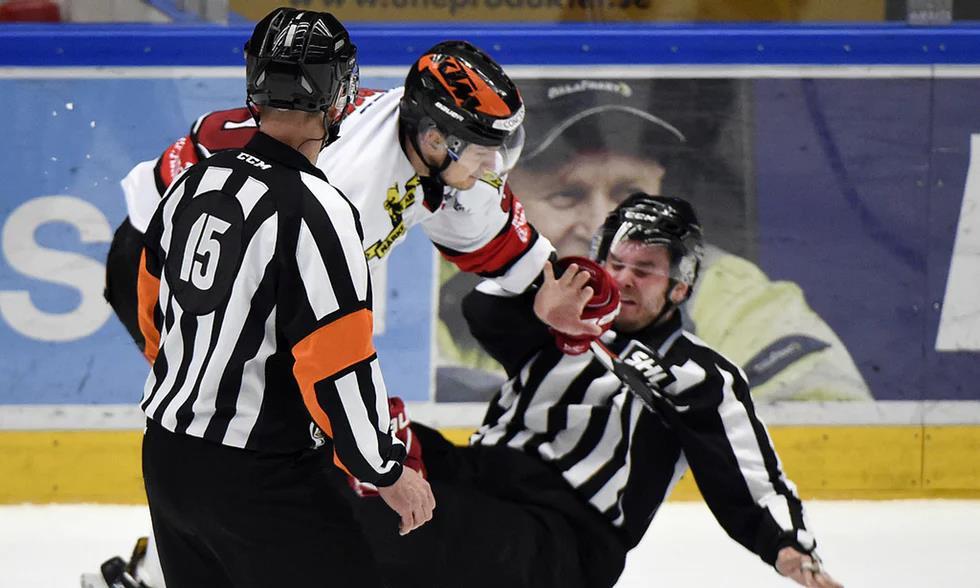 Regel 40 Physical abuse of officials Match penalty Ska ådömas den spelare