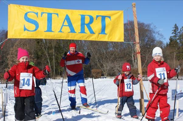 o.m. varit " hovleverantör" av skid- Spårpatrullen har jobbat hårt i vinter bl.a. drogs spår inför Barnens Vasalopp i Ekebyhovsparken.