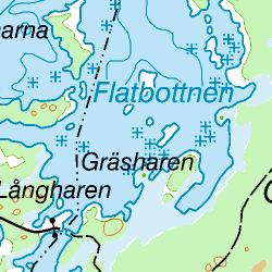 Parkera sedan bortanför åkern, mot byggnaderna, där det finns plats för ett tjugotal bilar.