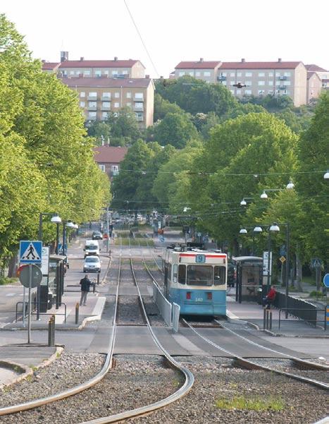 på behov av ökad tillgänglighet för att leda cykel och barnvagn samt behov av underhåll med bättre ledstänger, markbeläggning, buskröjning mm.