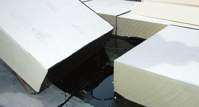 BauderPIR Kompakt Bauder PIR kompakttak är ett system för låglutande tak, där tätskikten och värmeisoleringsmaterialet är kompakt ihopklistrade med varandra och med underlaget.