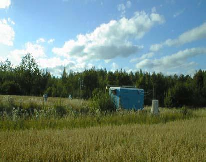 Mätpunkt 3 m över öppen mark samt 24 m hög meteorologisk mast. Mätplatsen är belägen på landsbygden, 15 km nordväst om Norrtälje tätort.
