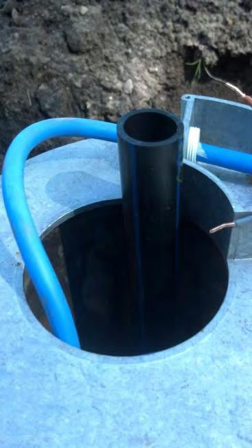 !!OBS!! Vid hög vattennivå eller lätt pump finns det risk att pumpen släpper ifrån enkeladaptern.