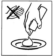 1. Ta av locket 2. Håll burken upp och ner och spruta ut skummet på ett fat eller liknande. Spruta inte ut skummet i handflatan eftersom den smälter när den kommer i kontakt med huden. 3.