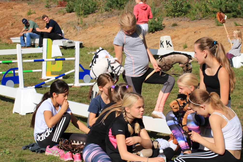 Zoé Pellissier, Linnea Widstrand, Karin Jäderberg, Mathilde Nordlin och Sandra Niva Kjellvinger deltog på DUS träffen som arrangerade av CUS i juni på Strömsholm.
