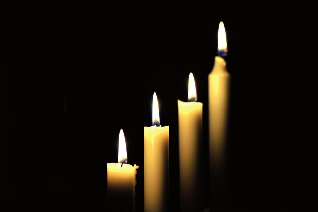 Eftertanke Dörren till kyrkan stod på glänt När jag var yngre hade jag inte så mycket kontakt med kyrkan. Jag var med i miniorerna där vi pysslade och pratade om det kristna budskapet.