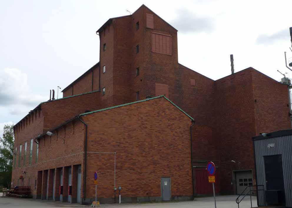 Byggnadens interiör är enkel och till stora delar bevarad från byggnadstiden. En stor del av utrustningen finns fortfarande bevarad i byggnaden. Hjärtat i kraftcentralen är pannrummet.