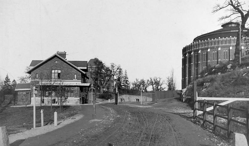 12 Portvaktshus Byggnadshistoria Ursprunglig utformning Portvaktshuset tillhör de ursprungliga gasverksbyggnaderna och ritades av Ferdinand Boberg.