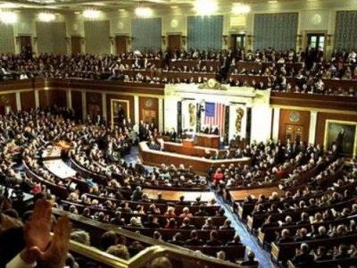 år. Kongressen Det är kongressen som stiftar lagarna och beslutar om skatter och statliga utgifter. Den är uppdelad i två kamrar: representanthuset och senaten.