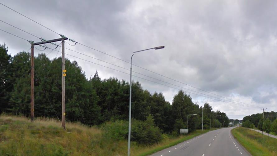 Vid de vinkelpunkter som ledningen viker av i en ny riktning används portstolpar med tillhörande stag liksom vid större vägkorsningar, se Figur 4.