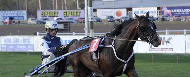 års frånvaro och höll bra i debuten. Senast fick han ledningen på Solvalla och det var kanske lite för tufft för honom men han var godkänd som femma.