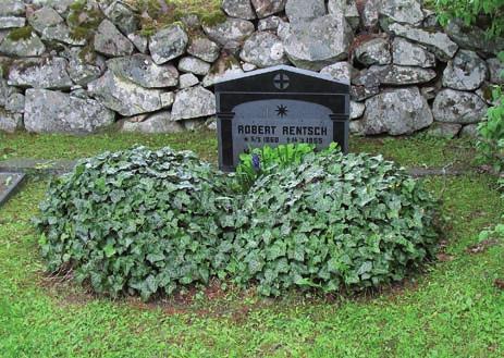 Flera stora monumentala familjegravar, vissa med mäktiga stenramar finns inom denna del av kyrkogården.