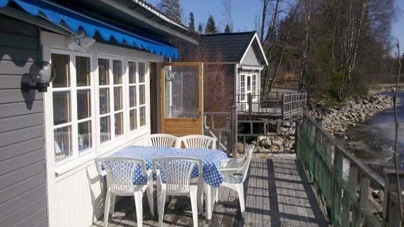 Vedviken vid Stora Gla (2 stugor, 2 Hü en, 2 co ages) Not available 19/7-25/8 5 rum, 9+2 (extra) bäddar, 100 m 2 Köksutrustning, Spis, Kylskåp, Frys, Micro, Kamin, TV Varm och kallt va en, Dusch,
