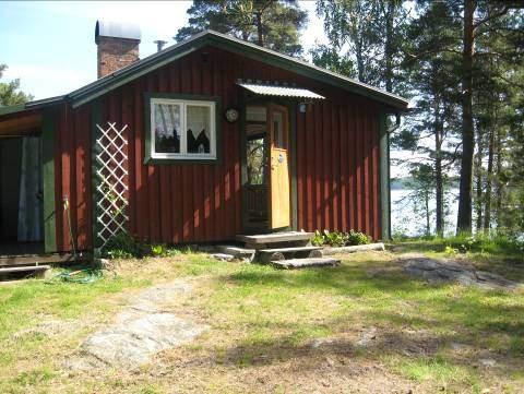 Stuga Gördsbyn, Glafs orden 2 rum och kök, 4 bäddar + 2 extra i förråd, 31 m 2 Köksutrustning, Spis, Kylskåp, Frys, Micro, Öppen spis Varmt och kallt va en, Dusch utomhus, Torrtoale Enskilt läge, Båt