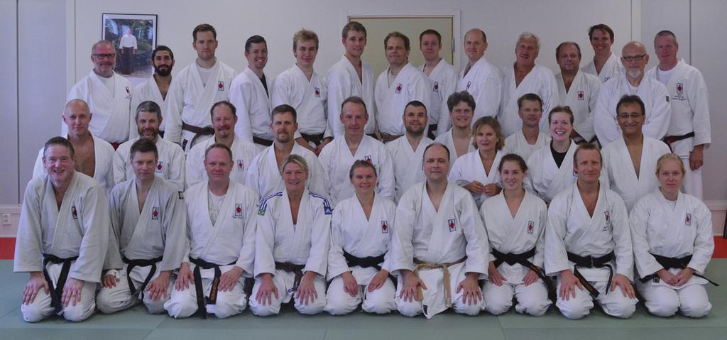 Jag och min träningskompis Göran har siktet inställt på 2 dan, så vi vände det vackra vädret ryggen för några härligt svettiga jutsu-timmar i Linköpings trevliga dojo.