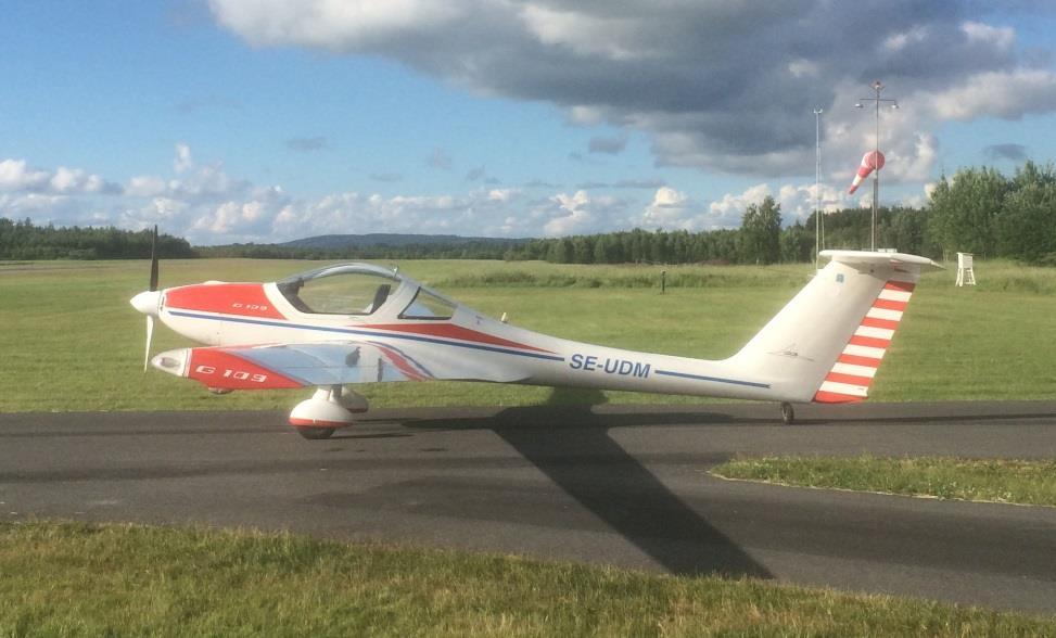 Faktaredovisning Avsikten med flygningen var för piloten att göra sig förtrogen med att flyga flygplanet i höger sits, eftersom piloten var segelflyglärare och avsåg att träna andra piloter.