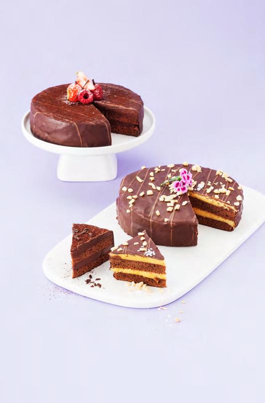 NYHET! NYHET! TIPS! För variation servera kondisbitar på ett tårtpapper och dekorera med färska bär eller en blomma.