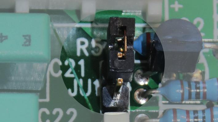Driftsättning / Test Systemet fungerar normalt då indikeringsdiod på skåpluckans utsida lyser med fast grönt sken. Se frontpanel för övriga statusindikationer.