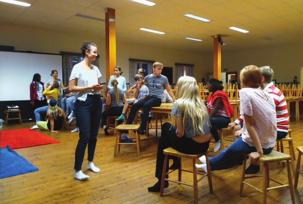 På söndagen höll vi gudstjänst som inleddes med dop nere vid badstranden och fortsatte med sång ledd av Terese