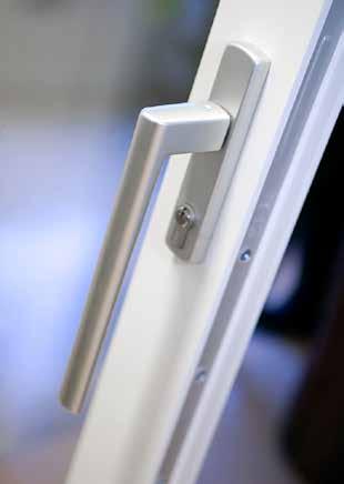Utsida av aluminium Aluminiumbeklädd utsida ger dig ett effektivt skydd mot väder och vind, och en i det närmaste underhållsfri skjutdörr.