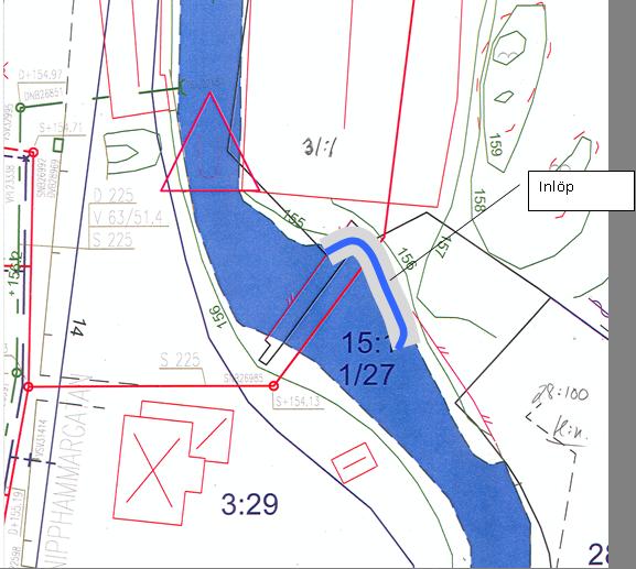 Alternativ 2 Inlöp i kombination med sänkt damm På höger sida om dammen finns idag redan en nersänkt lucka med en tröskel som ligger ca 27 cm över den nedre vattenytan i juni 2012.