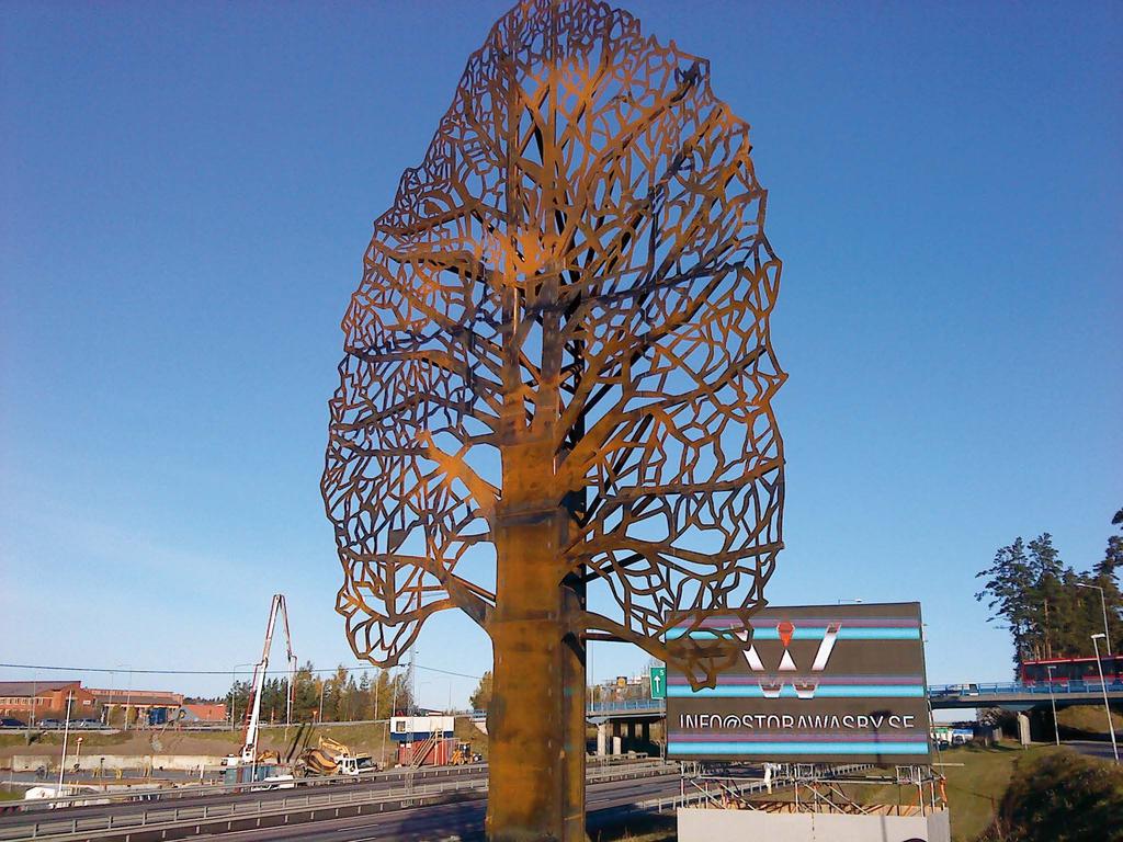 Referensobjekt Sveriges största digitala träd Två laserskurna träd som reklamskyltstativ vid St Wäsby Allé och ett vid