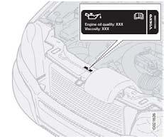 09 Underhåll och service 09 Oljor och vätskor Motorrumsdekal för oljekvalitet. VIKTIGT Använd alltid olja av föreskriven kvalitet, se motorrumsdekal.
