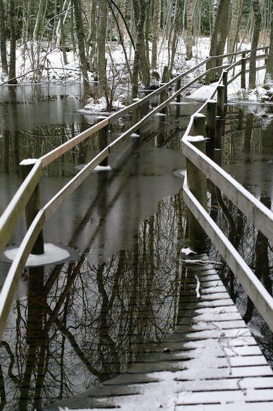 Jomala: Iriskärret Städning, fortlöpande reparation av spången på grund av ständig skadegörelse.