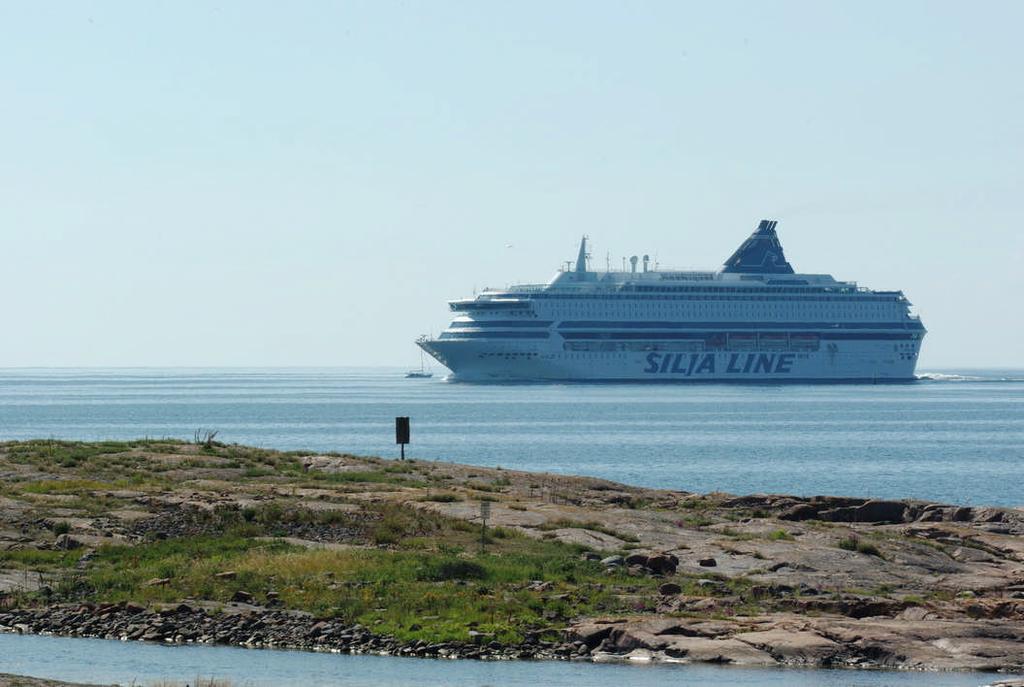 Stora Lökskär omringas av farleder på bägge