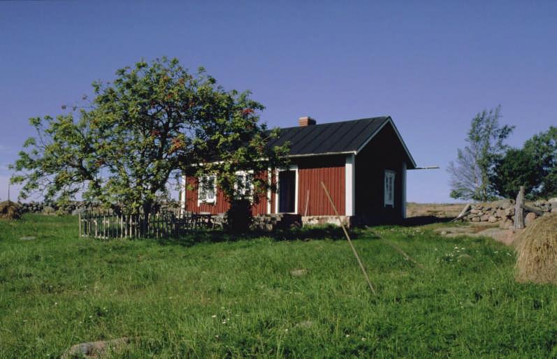 Kråkskär Sällskapet för Kråkskärsstugans bevarande och på orten bosatt tillsyningsman har handhaft tillsyn av området. Betesdjur (se bil.
