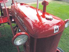 International Harvester sem fram leiddi Farmall var um tíma einn stærsti dráttar vélaframleið andi í Bandaríkjunum enda fyrirtækið duglegt við að sameinast og yfirtaka aðra framleiðendur.