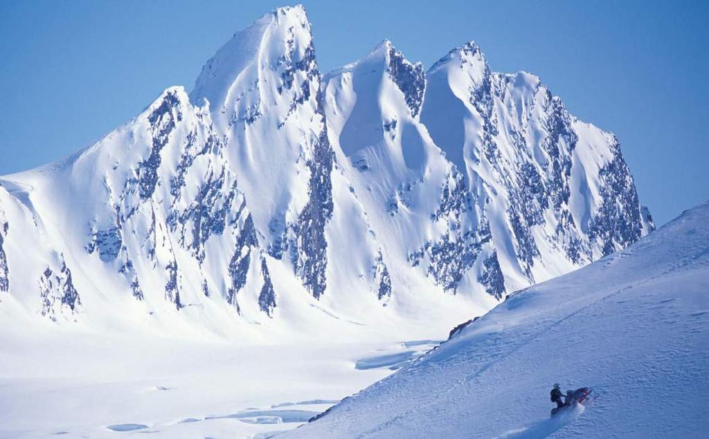 Alaska är en lekplats för snöskoteråkare. Eller Snowmachining som man säger i Alaska. ännu ringde folk som galna och självklart var det uppmuntrande!