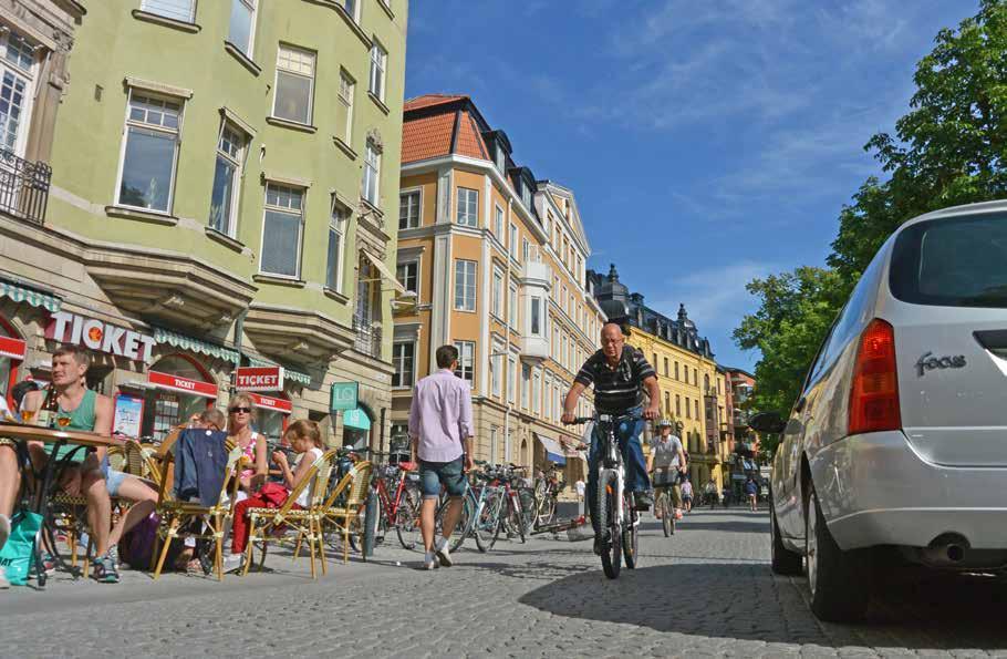 Vägen till smartare transportsätt Vägen till smartare transport i innerstaden går via ett sammarbete mellan kommunen och viktiga aktörer för att; prioritera resor till fots och cykel minska