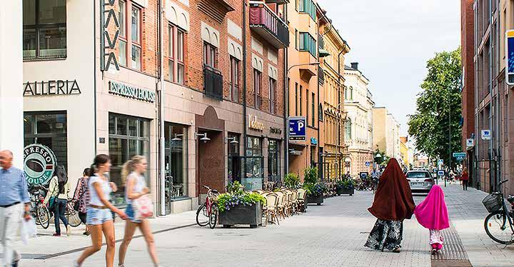 Med Dragarbrunnsgatans omvandling från bussgata till gåfartsgata med utökade verksamheter i bottenvåningarna, har innerstadens stadsliv breddats och mer tydligt än tidigare kopplats samman med ett