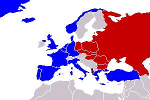 Vad gjorde USA Trumandoktrinen USA lovar att skydda världen från kommunism. Marshallplanen lånar ut pengar till de länder som vill.