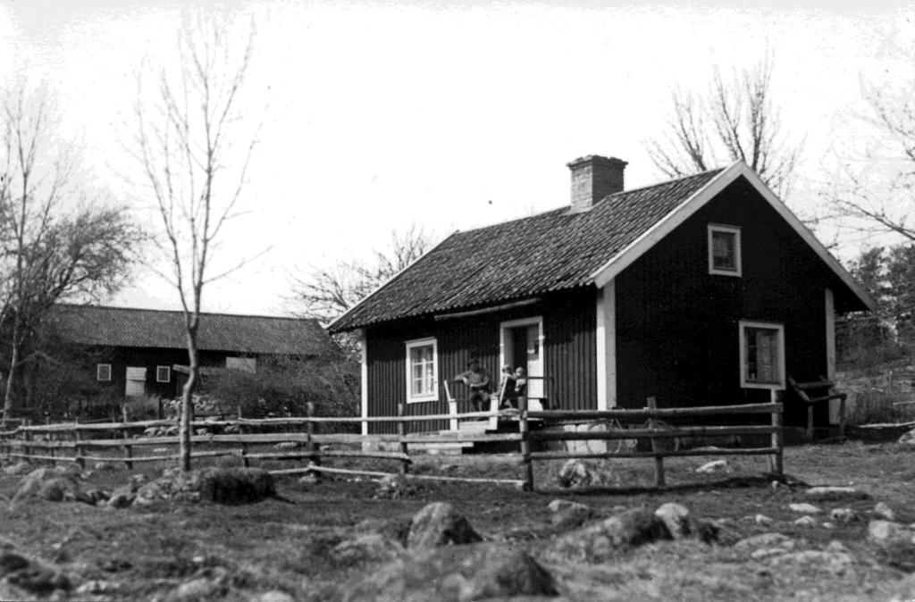 Björkbacken. 4 tunnl och beten. Tidigare reviterat men rep. Omkring 1934.