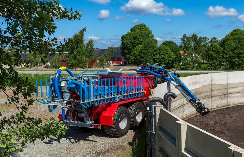 Kranens rörelse/ funktioner styrs snabbt och smidigt via tankvagnens manöverdosa eller alternativt med joystick.