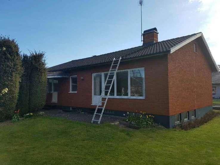 Besiktningsteknikerns reflektion Noteringar som besiktningsteknikern särskilt vill påtala Bostadsbyggnad Fastigheten är byggd 1965.