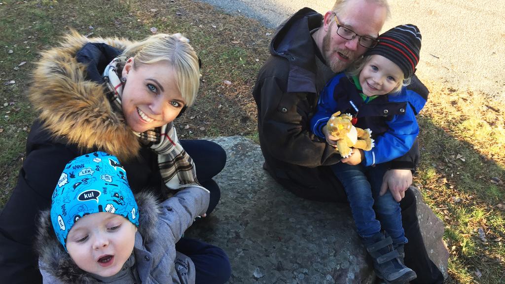 12 Sofia Wester Eriksson och Tomas Folkegård har båda själva deltagit och har utbildning i att leda Trygghetscirkeln. Trygghetscirkeln - föräldrarnas verktygslåda i vardagens cirkus!