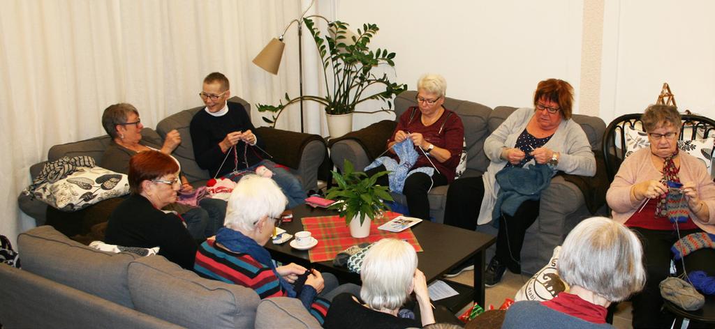 4 Här träffas nya och gamla vänner.