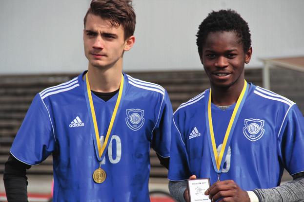SVENSKA MÄSTARE Fotboll IK Surd (herrar): Phillip Sjöberg, Dertil Ramadanovic, Ahmed